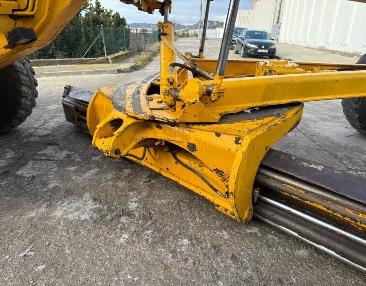 JOHN DEERE 772B ***INSCRIT***